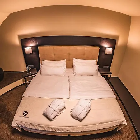 Victory Hotel 4*
